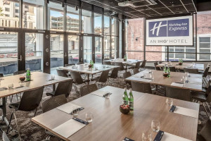  Vacation Hub International | Holiday Inn Express Adelaide City Centre, an IHG Hotel Food