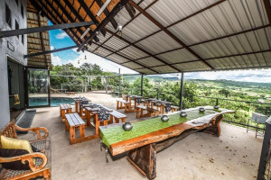  Vacation Hub International | Wild Medlar Accommodation and Venue Food