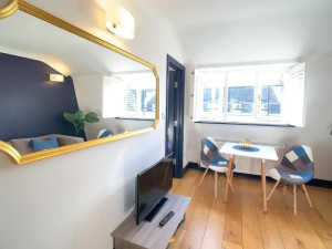  Vacation Hub International | Thames Residences Hyde Park Food
