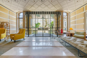  Vacation Hub International | The Editory Boulevard Aliados Hotel Food