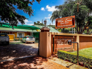  Vacation Hub International | Mia Casa Guest House Food