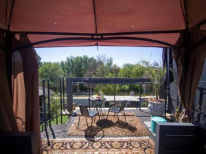  Vacation Hub International | The Place Boutique Guesthouse Parys Food