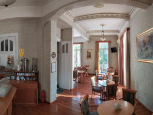  Vacation Hub International | Cecil Hotel Food