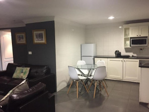  Vacation Hub International | House on Morninghill Food