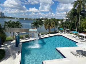  Vacation Hub International | Pullman Miami Airport Food