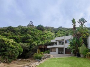  Vacation Hub International | Herolds Bay Accommodation - Bergwater Upstairs Food