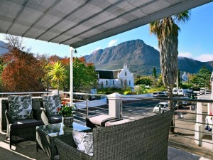  Vacation Hub International | Le Petit Bijou Boutique Apartments - Solar Power Food