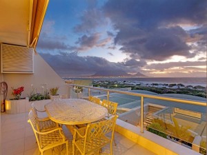  Vacation Hub International | Dolphin Beach H106 by HostAgents Food