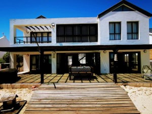  Vacation Hub International | WeskusKuier - Bay Watch Beachfront Villa Food