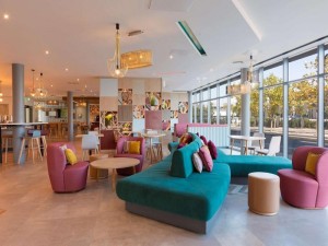  Vacation Hub International | Hampton by Hilton Ashford International Food