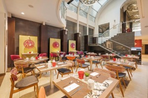  Vacation Hub International | Ikonik Parlament Food