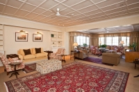  Vacation Hub International | Queens Hotel Lobby
