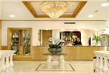  Vacation Hub International | Le Châtelain Lobby