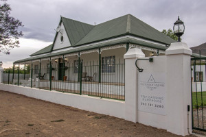  Vacation Hub International | Victorian Square Guesthouse Lobby