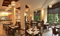  Vacation Hub International | The Leela Mumbai Lobby