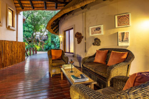  Vacation Hub International | Blue Jay Lodge Lobby