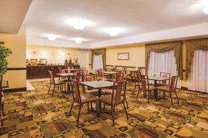  Vacation Hub International | La Quinta Inn & Suites Lexington South / Hamburg Lobby