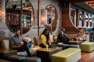  Vacation Hub International | Harborside Inn Lobby