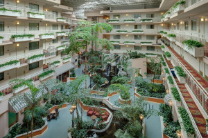  Vacation Hub International | Embassy Suites by Hilton San Rafael Marin County Lobby