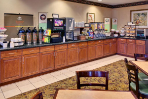 Vacation Hub International | Country Inn & Suites by Radisson, Lake George (Queensbury), Lobby