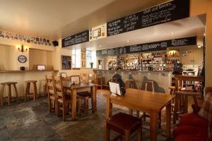  Vacation Hub International | Dale Lodge Hotel Lobby