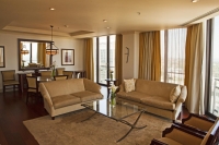  Vacation Hub International | The Michelangelo Towers Lobby