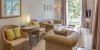  Vacation Hub International | Waterfront Village Lobby