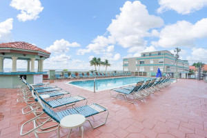  Vacation Hub International | Hollywood Beach Towers Lobby
