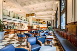  Vacation Hub International | Quality Hotel Batman's Hill On Collins Lobby