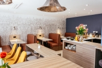  Vacation Hub International | Oliver Plaza Hotel Lobby