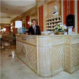  Vacation Hub International | Valle Hotel Lobby