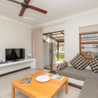  Vacation Hub International | Sunshine Bay Beach Club Lobby
