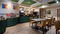  Vacation Hub International | Best Western John Muir Inn Lobby