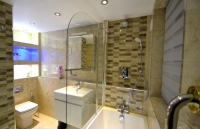  Vacation Hub International | Hyde Park Suites Lobby