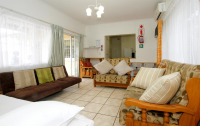  Vacation Hub International | Clinch Self Catering Lobby