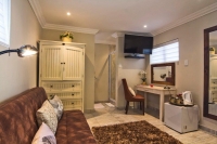  Vacation Hub International | La Loggia On Broadwood Lobby