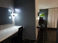  Vacation Hub International | 44 On Ennis Guest Lodge Lobby