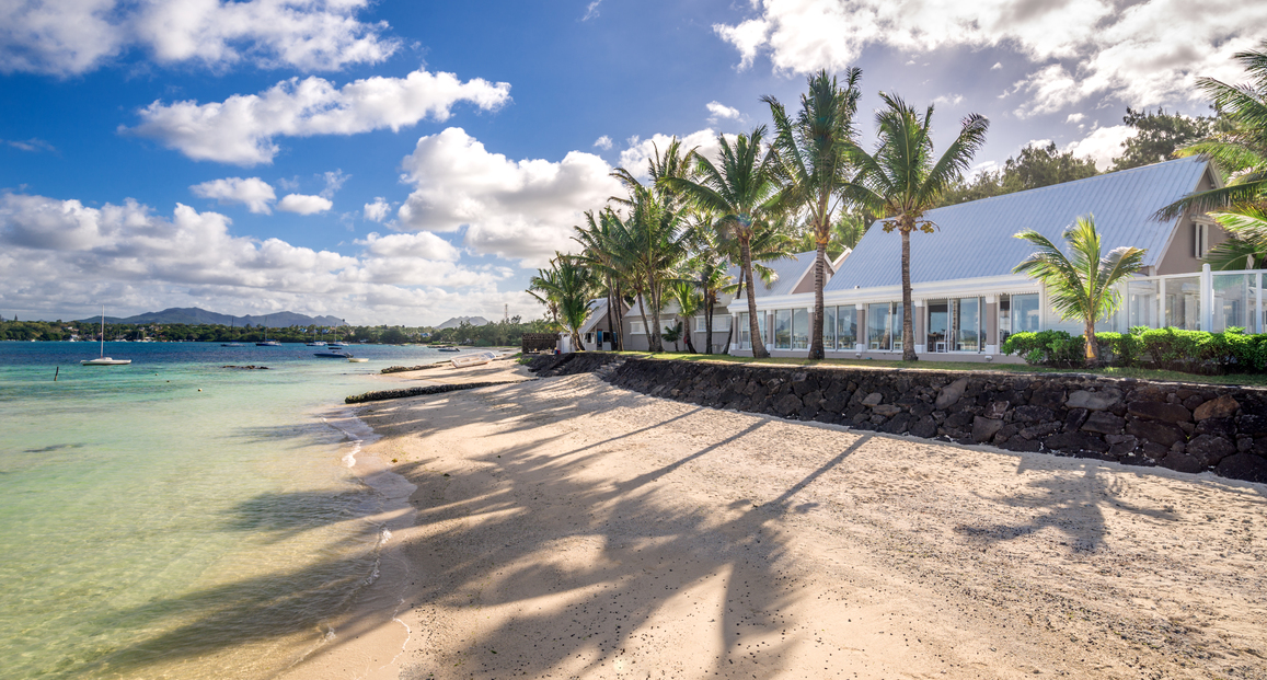  Vacation Hub International | Tropical Attitude Hotel Lobby