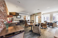  Vacation Hub International | Hotel Amberton Cozy Lobby