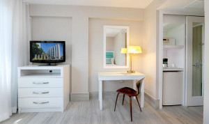  Vacation Hub International | The Wave Hotel Condado Lobby