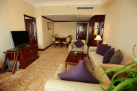  Vacation Hub International | Howard Johnson Plaza Lobby