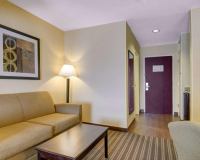 Vacation Hub International | Comfort inn Woburn Boston Lobby