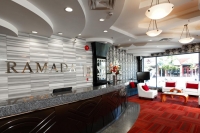  Vacation Hub International | Ramada Inn &  Suites Downtown Vancouver Lobby
