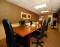  Vacation Hub International | Qaulity Inn Pittsburg Airport Lobby
