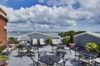  Vacation Hub International | Harbour View Inn Lobby