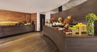 Vacation Hub International | DoubleTree by Hilton Hotel Woking Lobby