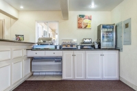  Vacation Hub International | Comfort Inn Palo Alto Stanford University Lobby
