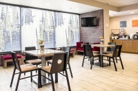 Vacation Hub International | Comfort Inn Midtown West Lobby