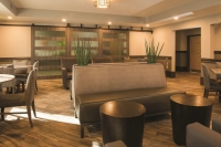  Vacation Hub International | La Quinta Inn & Suites Fairbanks Airport Lobby