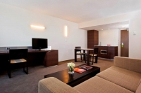  Vacation Hub International | Holiday Inn Cairns Harbourside Lobby